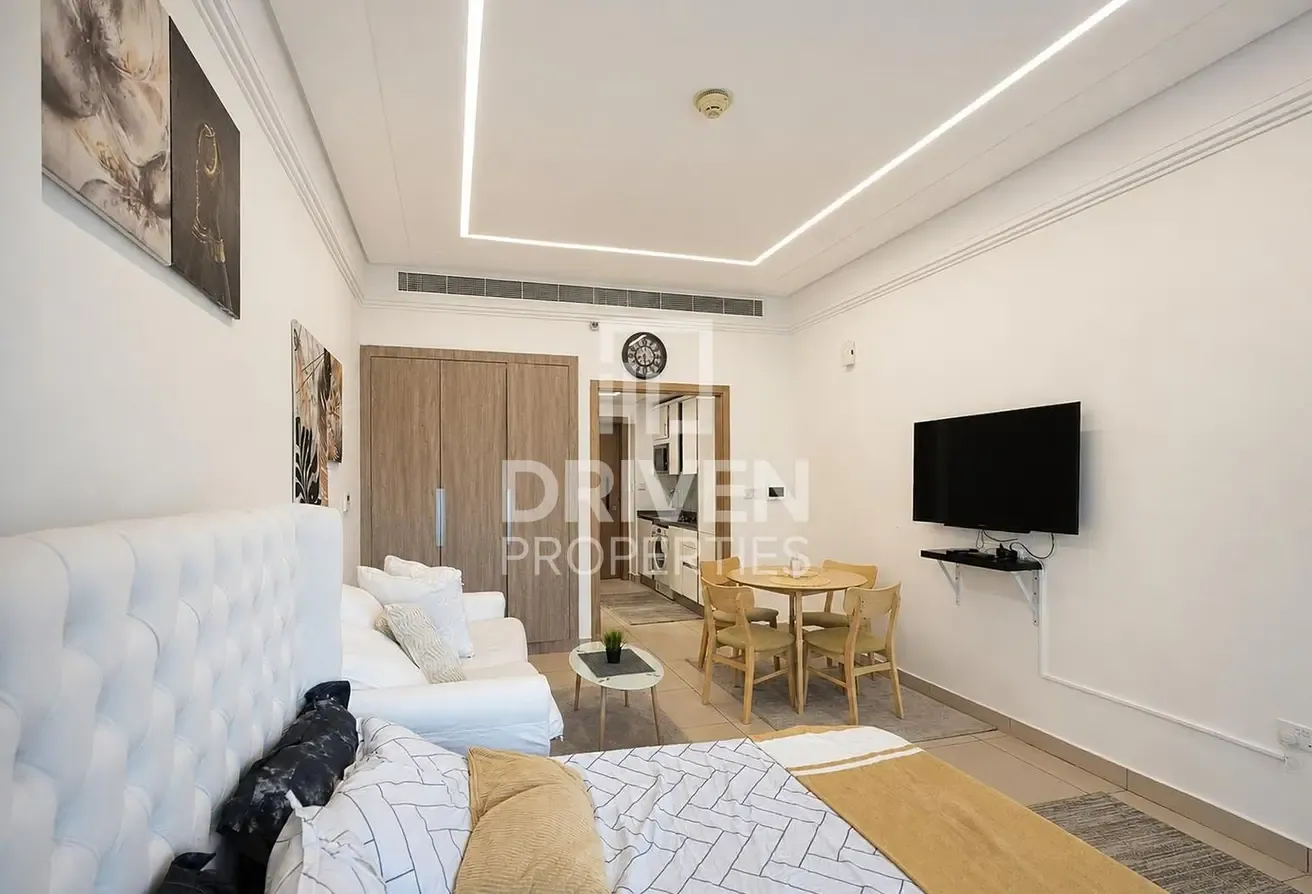 Modern | Premium Amenities | Multiple Cheques