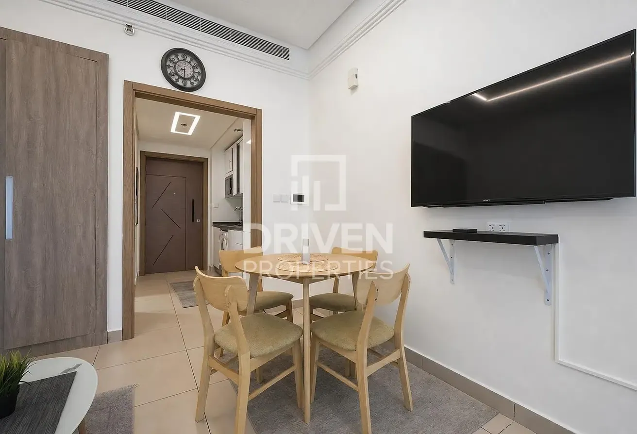 Modern | Premium Amenities | Multiple Cheques