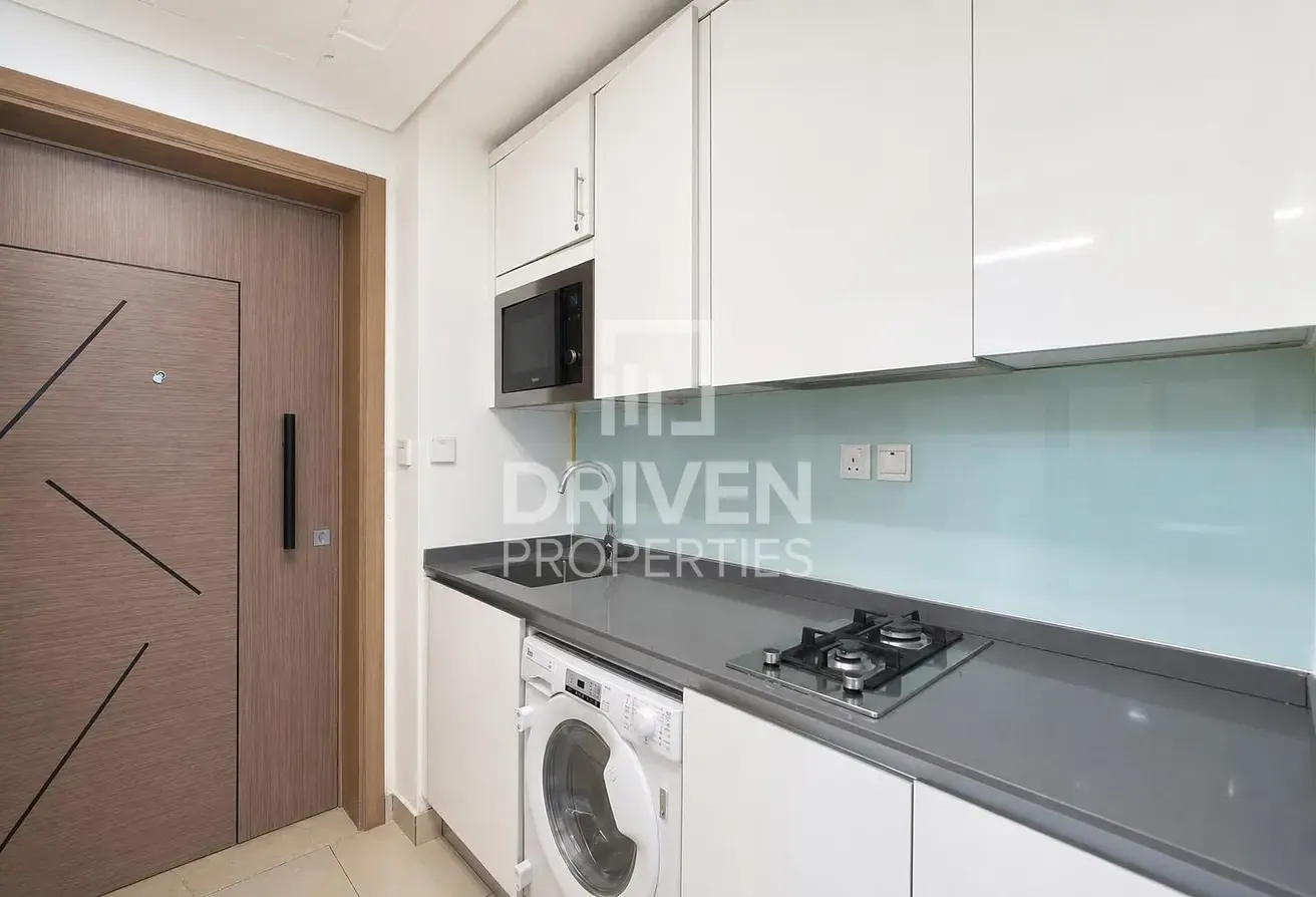 Modern | Premium Amenities | Multiple Cheques