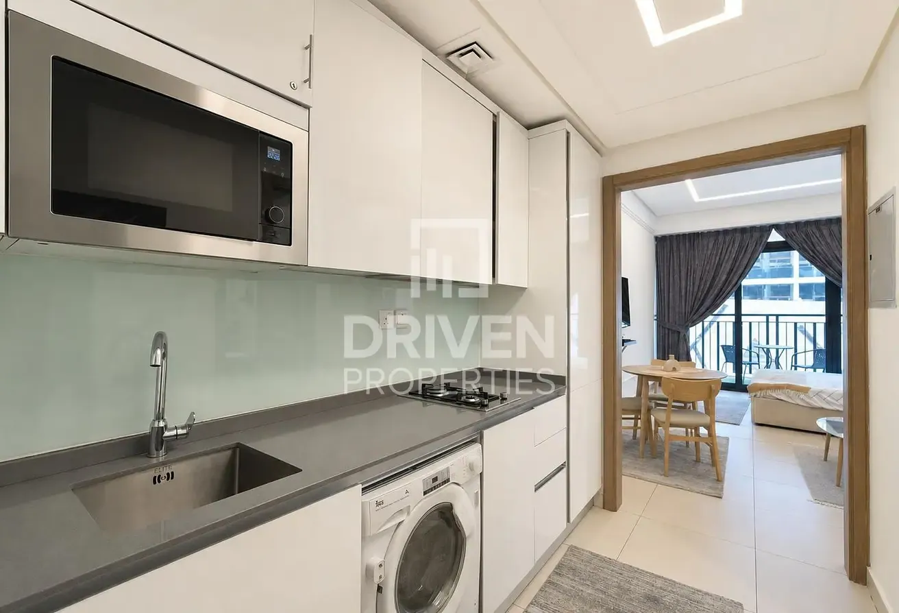 Modern | Premium Amenities | Multiple Cheques