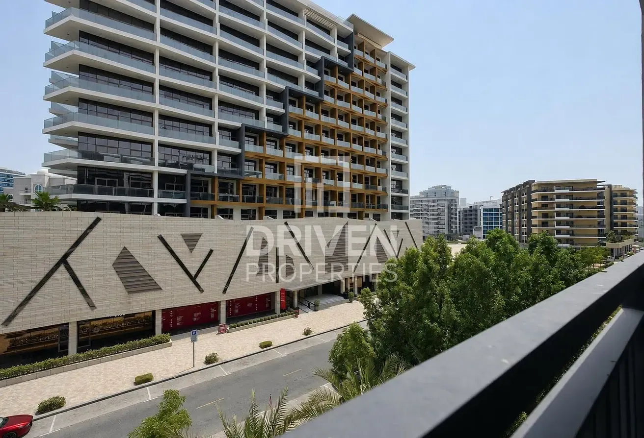 Modern | Premium Amenities | Multiple Cheques