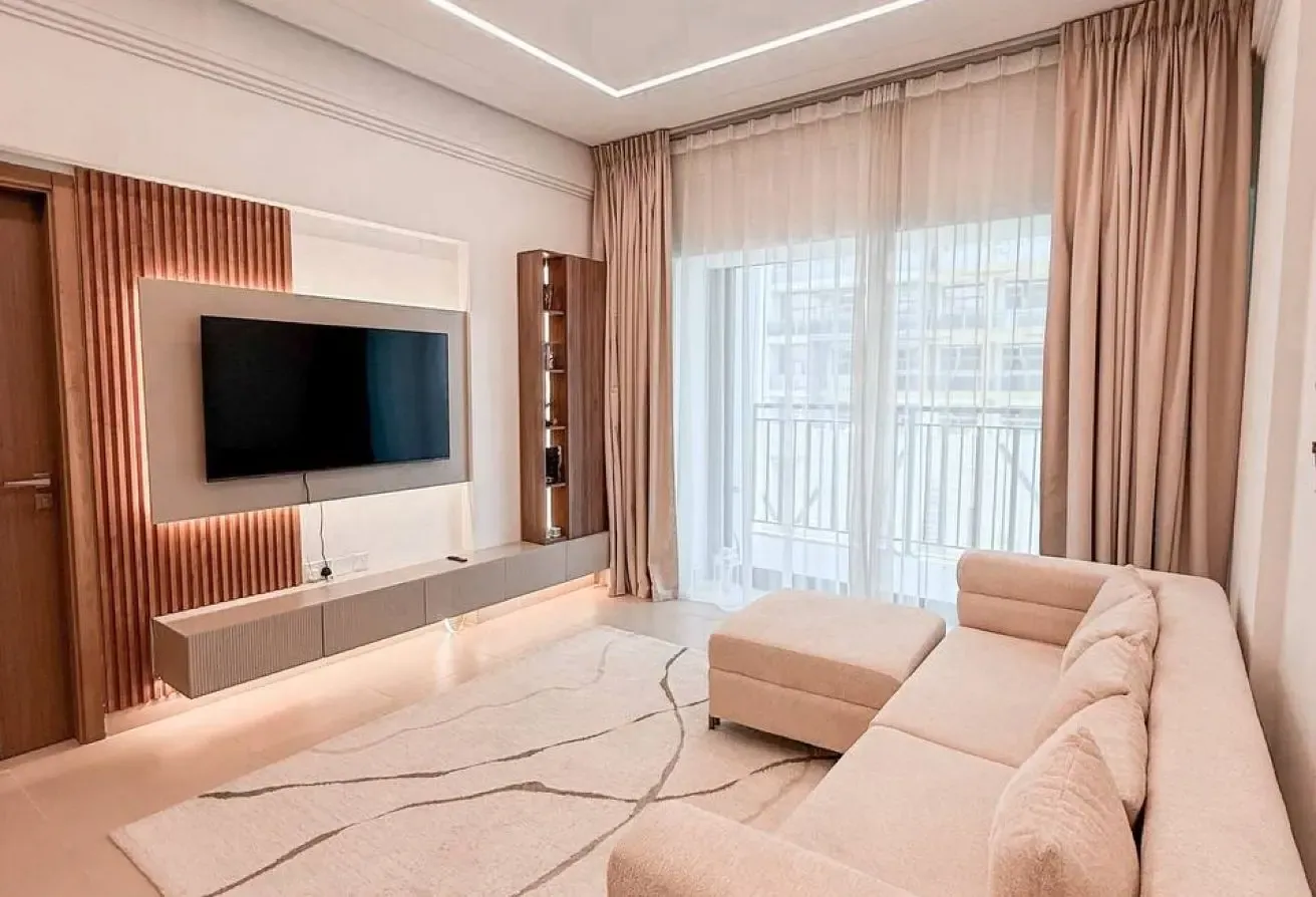 Furnished 1BR/ Multiple Views