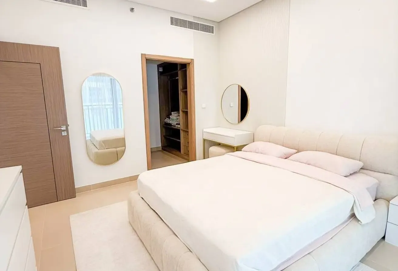 Furnished 1BR/ Multiple Views