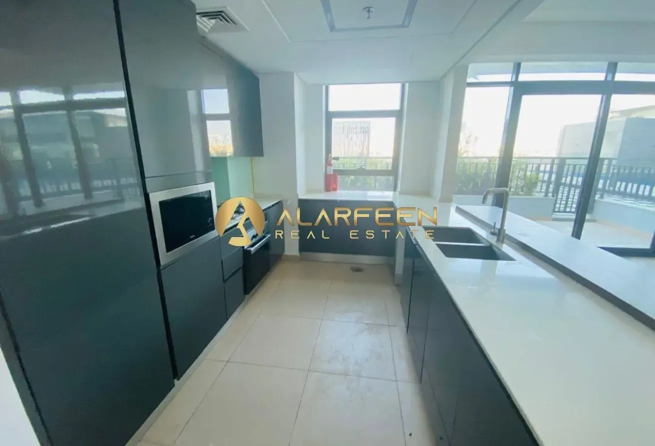 Panoramic View | Unfurnished | Ready to Move