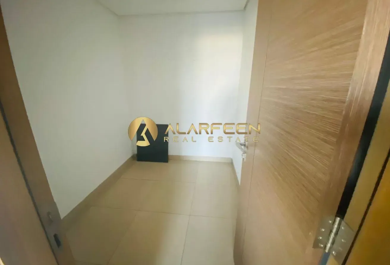 Panoramic View | Unfurnished | Ready to Move