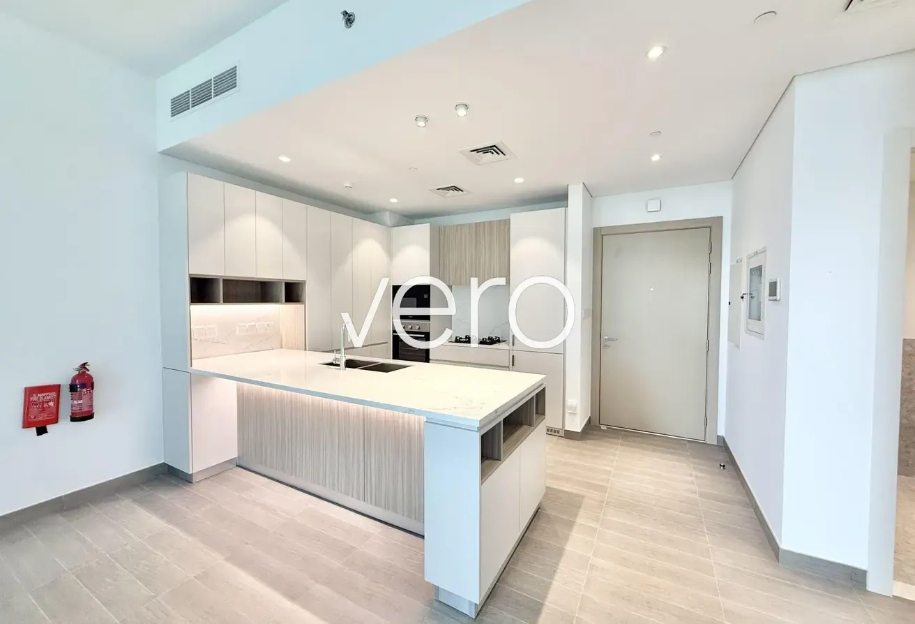 Park View | Mid Floor | Spacious Kitchen