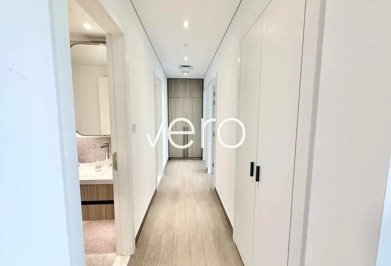 Park View | Mid Floor | Spacious Kitchen
