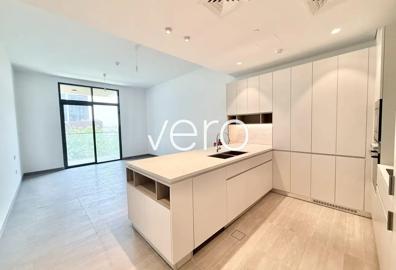 Park View | Mid Floor | Spacious Kitchen