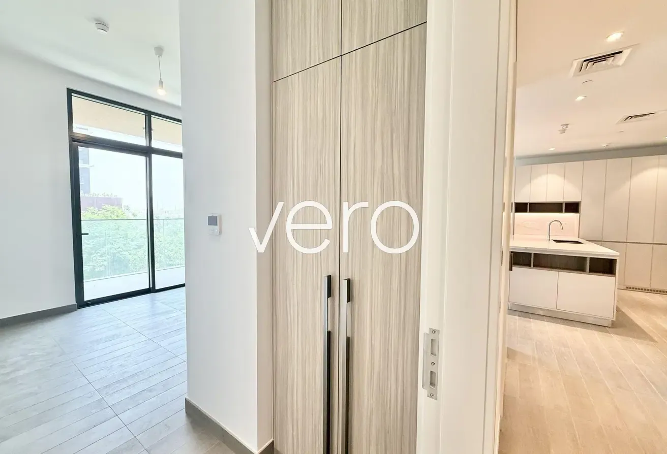 Park View | Mid Floor | Spacious Kitchen