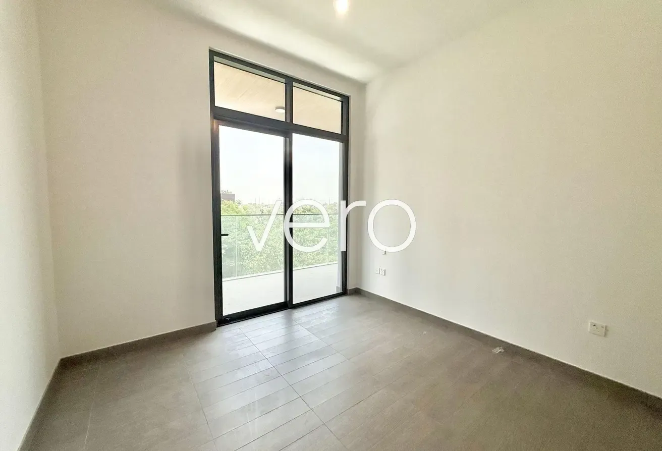 Park View | Mid Floor | Spacious Kitchen