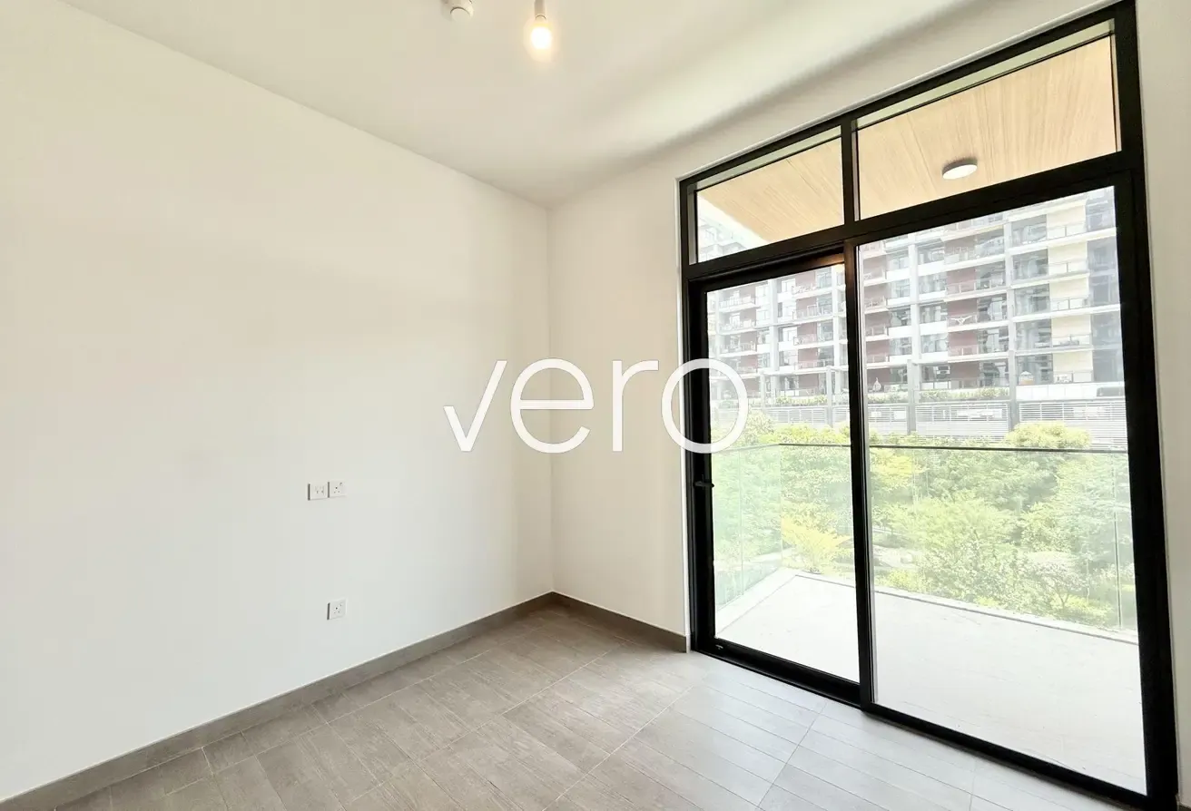 Park View | Mid Floor | Spacious Kitchen