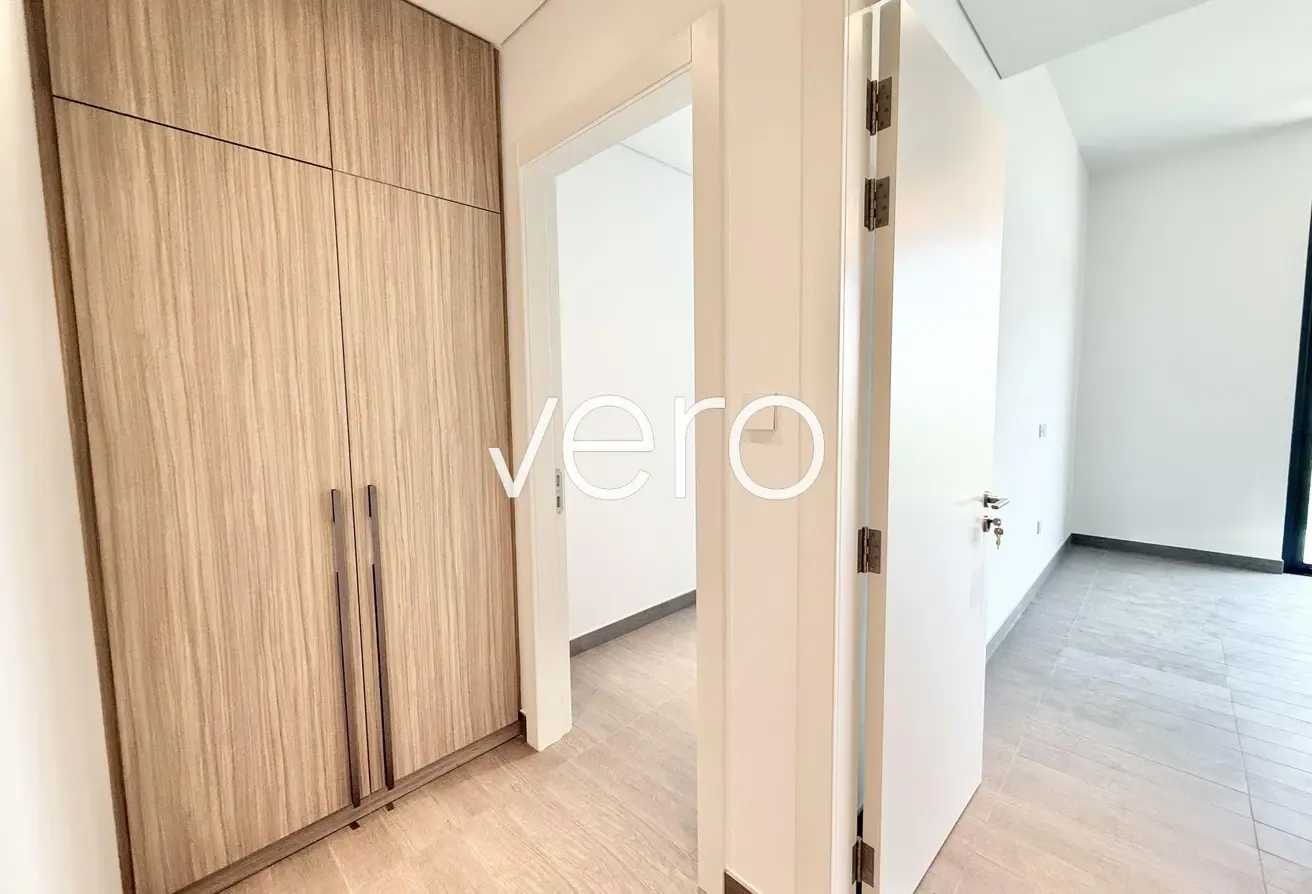 Park View | Mid Floor | Spacious Kitchen