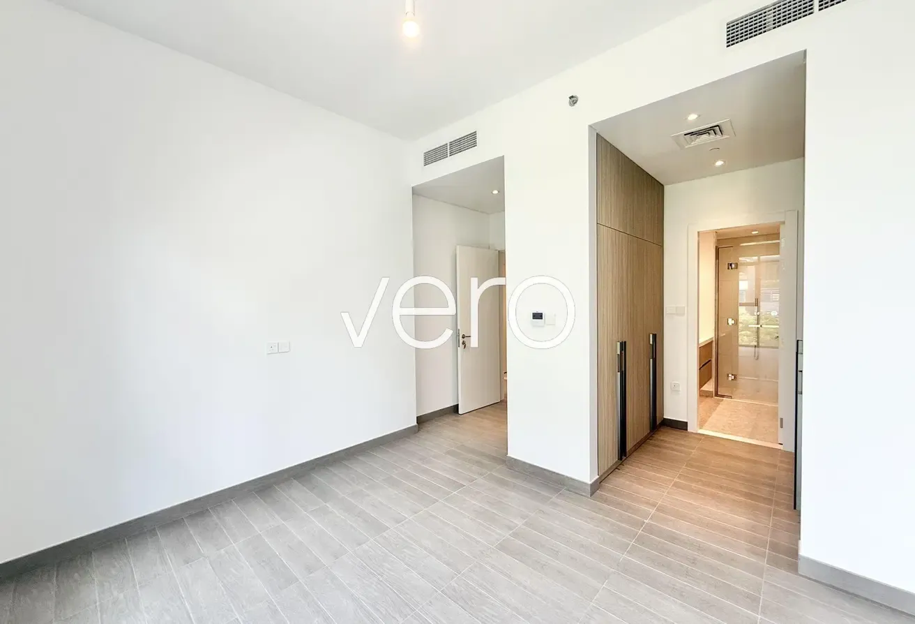 Park View | Mid Floor | Spacious Kitchen