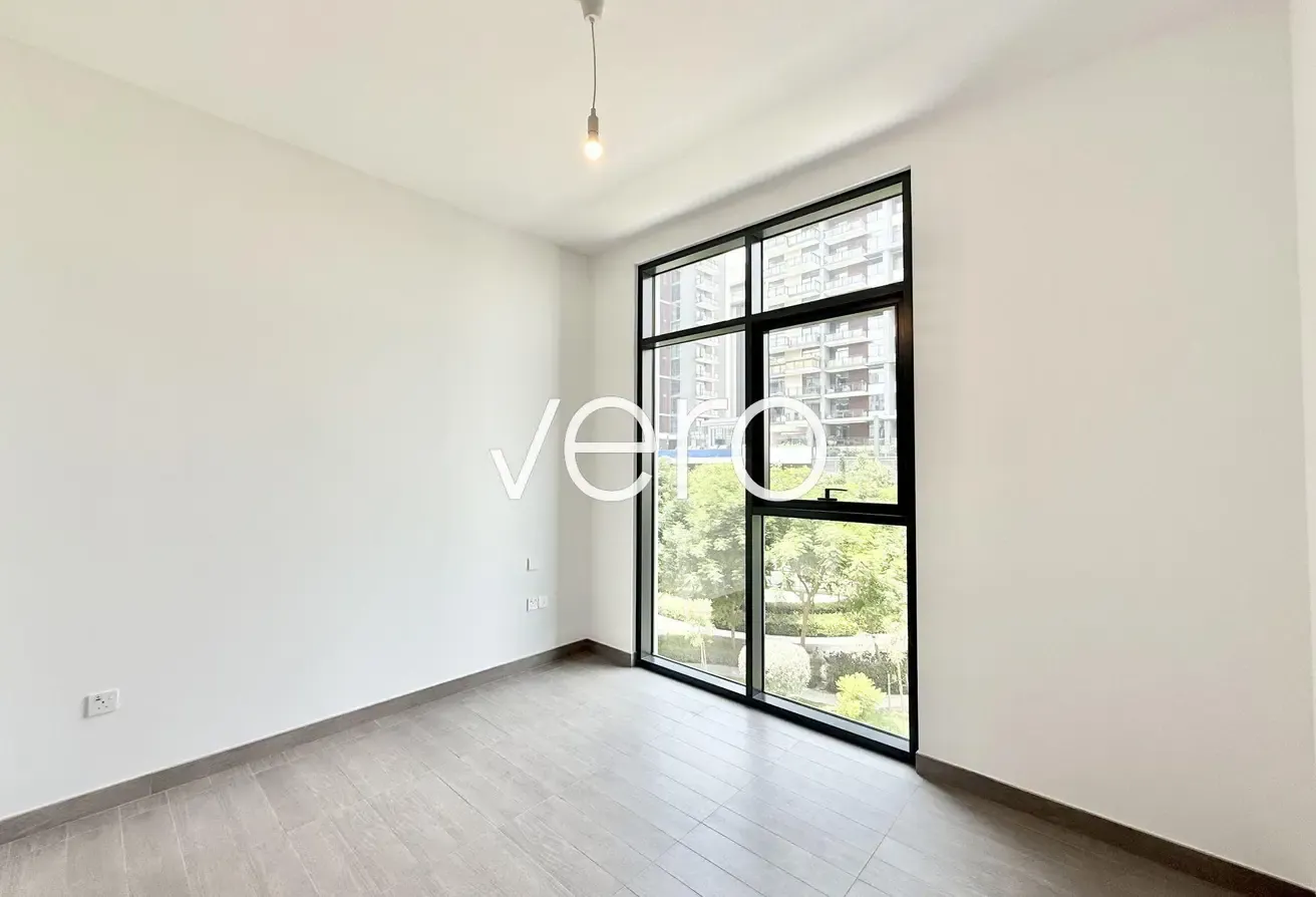 Park View | Mid Floor | Spacious Kitchen