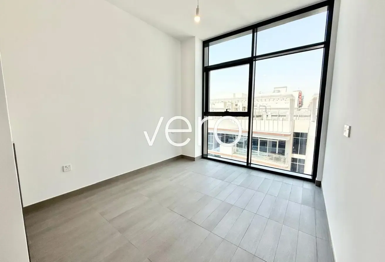 Open Layout | Corner Unit | Vacant
