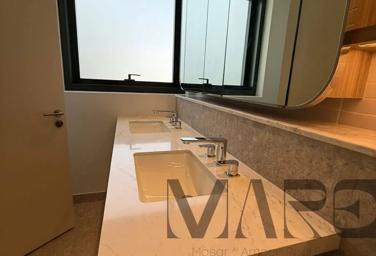 2 Parkings | Corner Unit | Semi Furnished | Prime