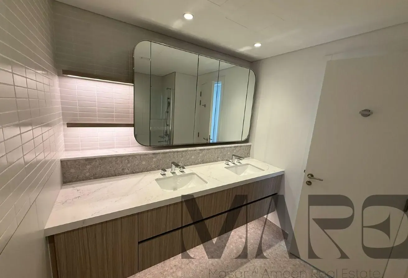 2 Parkings | Corner Unit | Semi Furnished | Prime