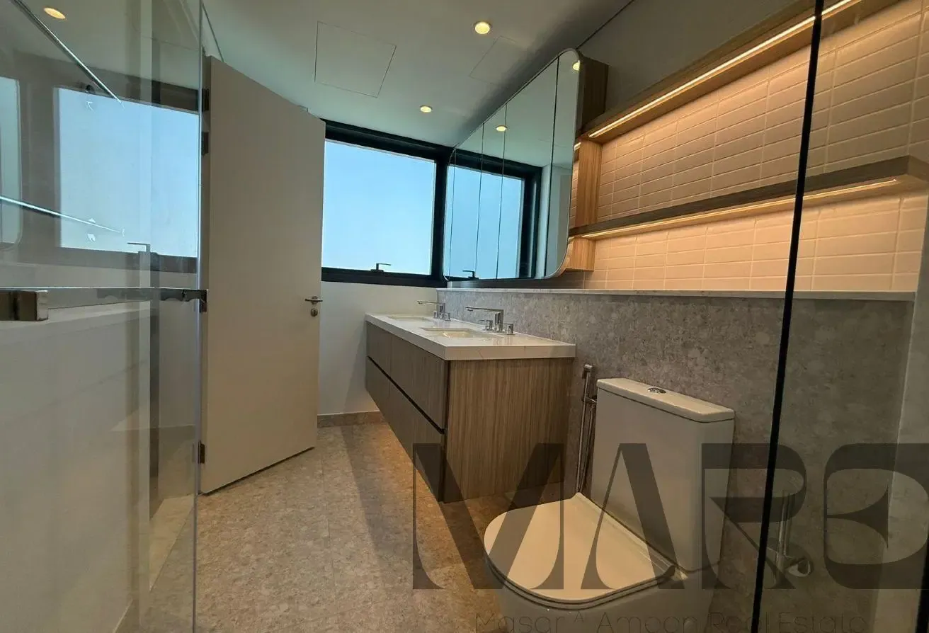 2 Parkings | Corner Unit | Semi Furnished | Prime