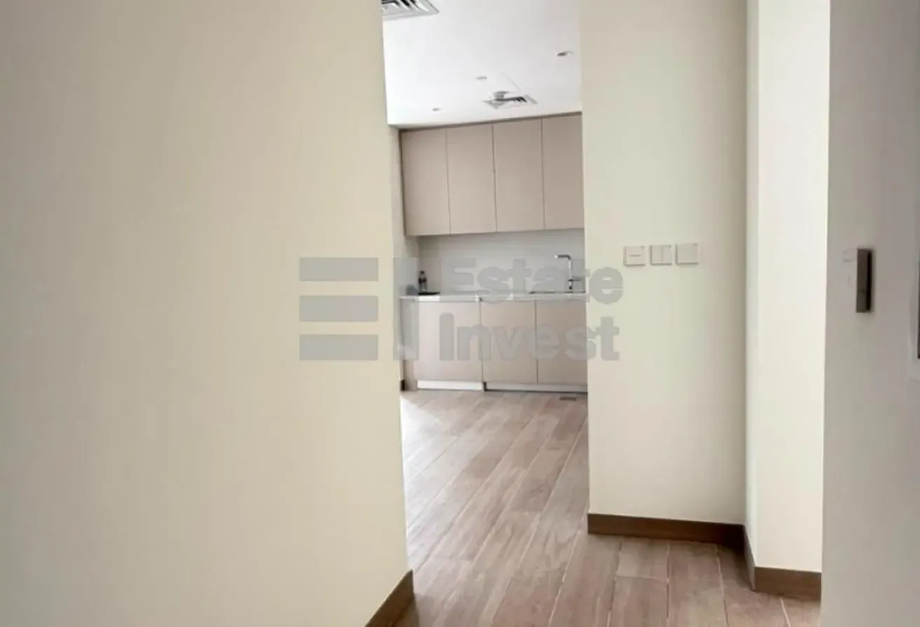 UNFURNISHED / 2 BALCONIES / FIRST TENANT