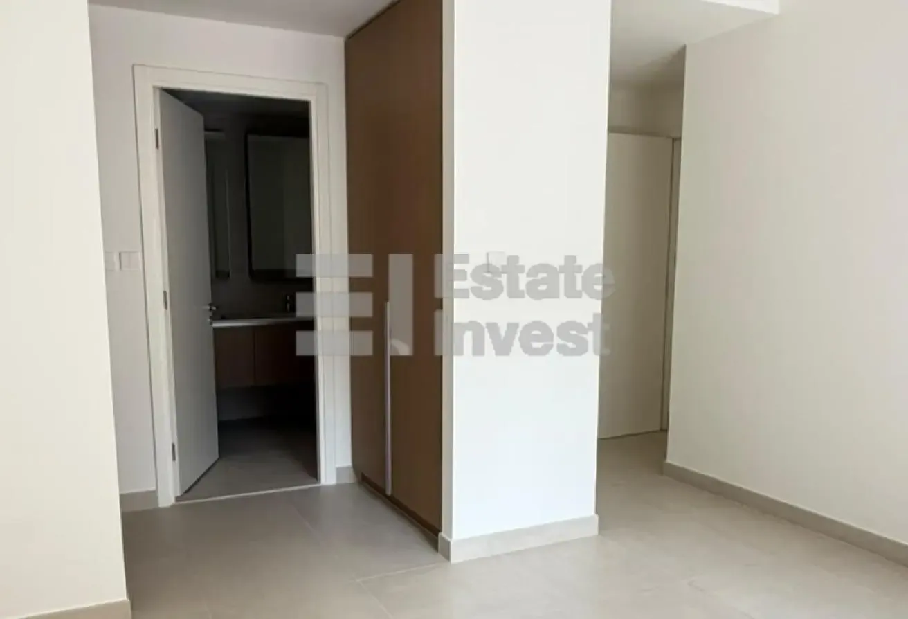 UNFURNISHED / 2 BALCONIES / FIRST TENANT