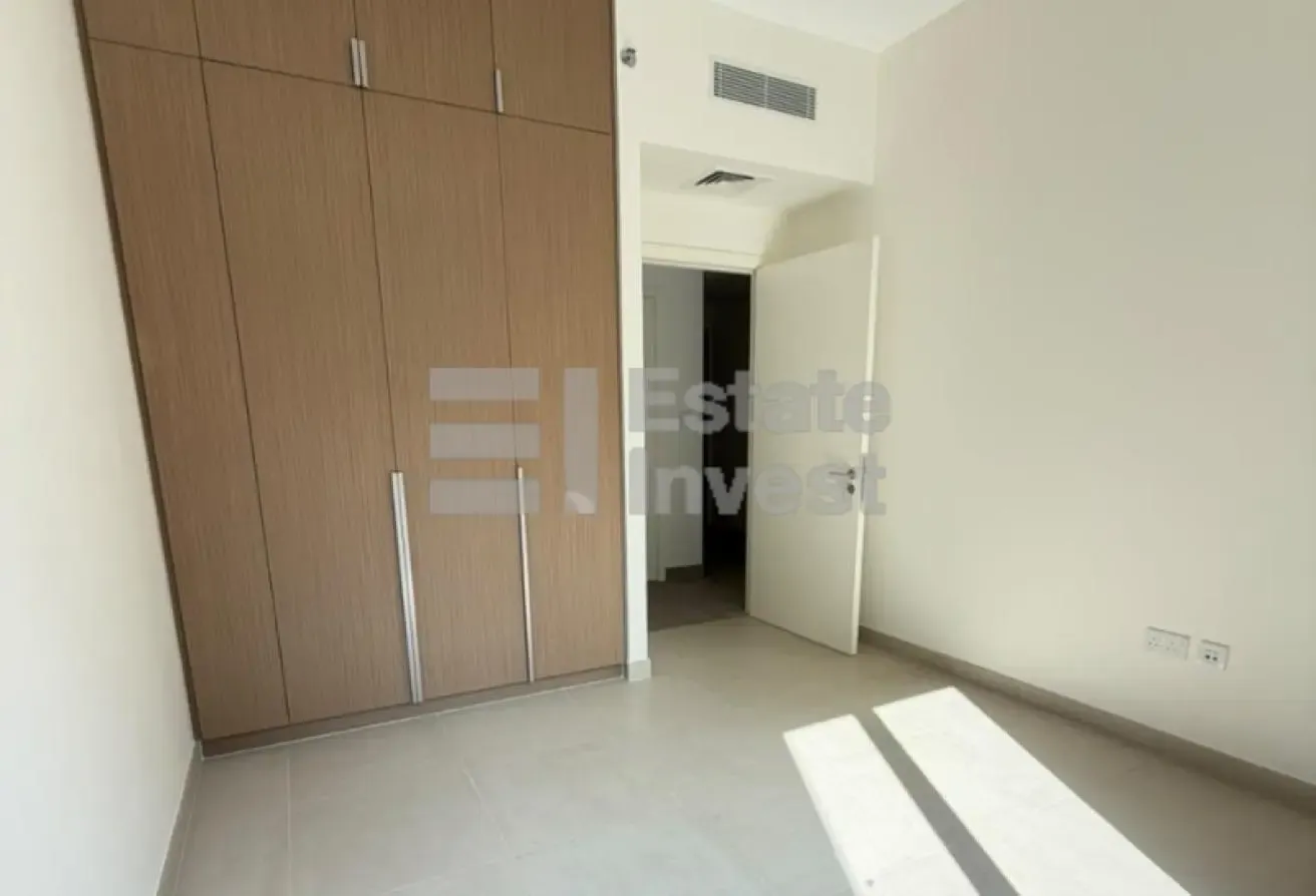 UNFURNISHED / 2 BALCONIES / FIRST TENANT
