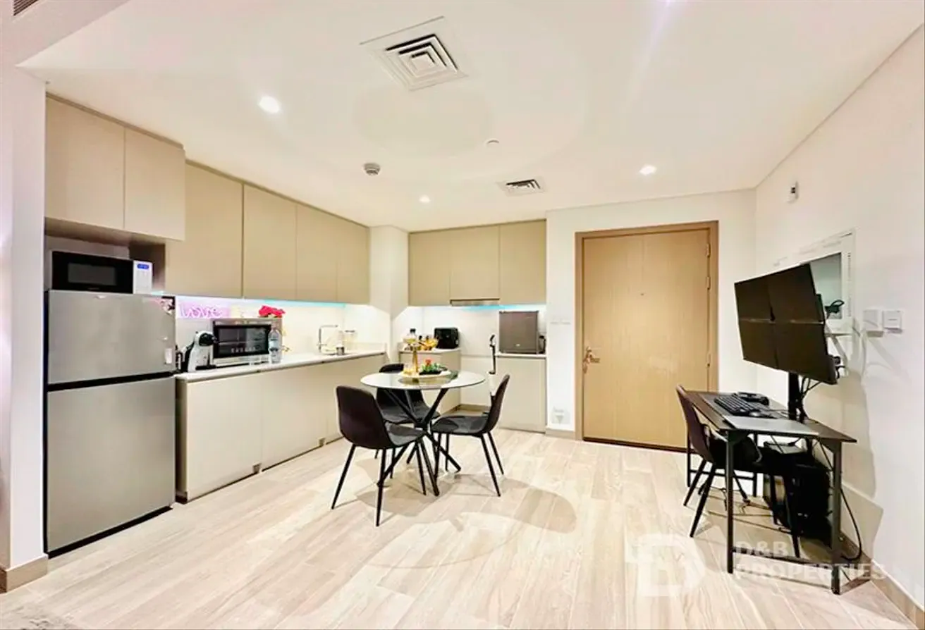Spacious Mid Floor Unit | Bright | Prime Location