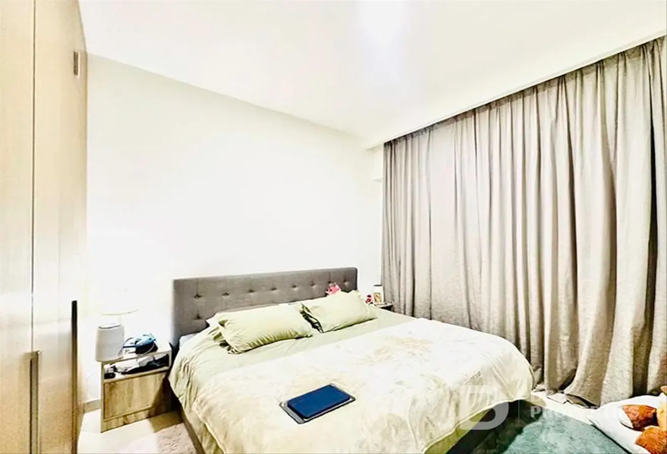 Spacious Mid Floor Unit | Bright | Prime Location