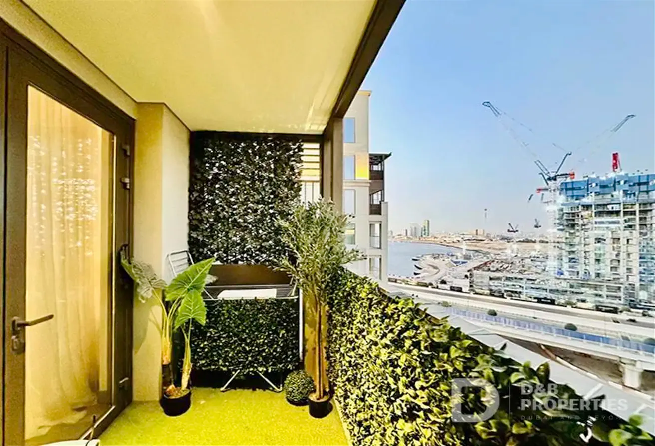 Spacious Mid Floor Unit | Bright | Prime Location
