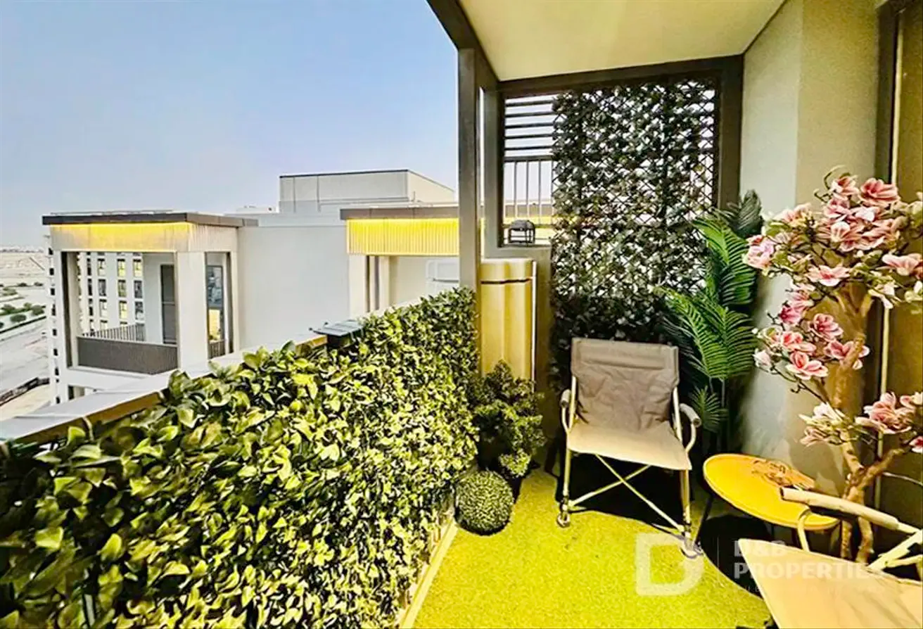 Spacious Mid Floor Unit | Bright | Prime Location