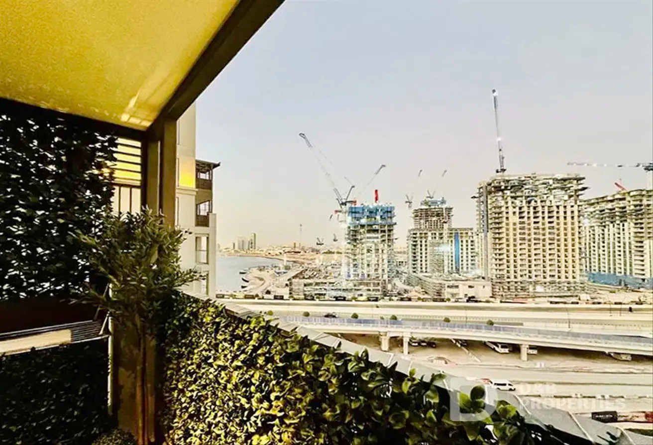 Spacious Mid Floor Unit | Bright | Prime Location