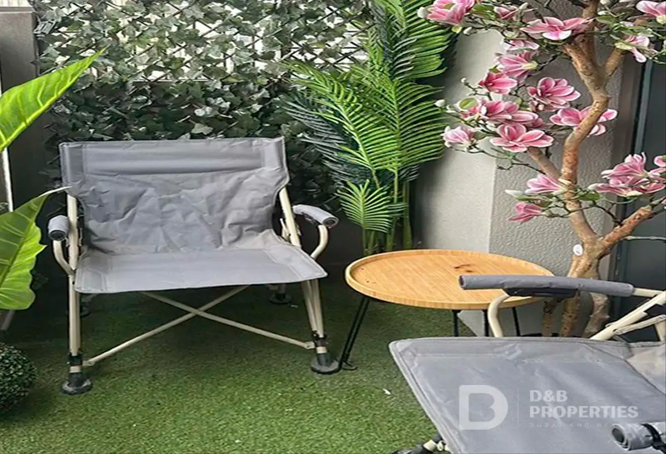 Spacious Mid Floor Unit | Bright | Prime Location