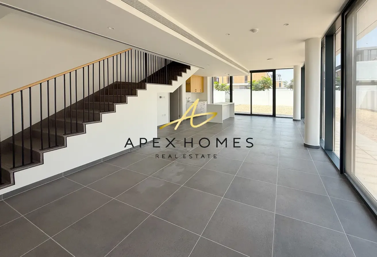 Vacant 5BR Villa | June AR3 | Huge Plot