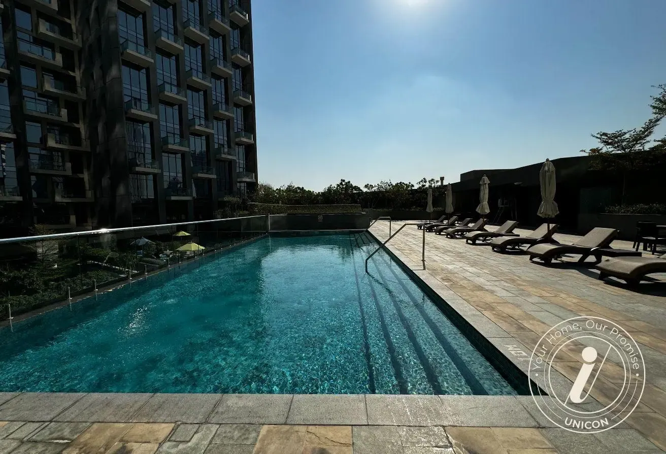 Luxury Furnished 1 BR | Pool and Gym | w/ Balcony