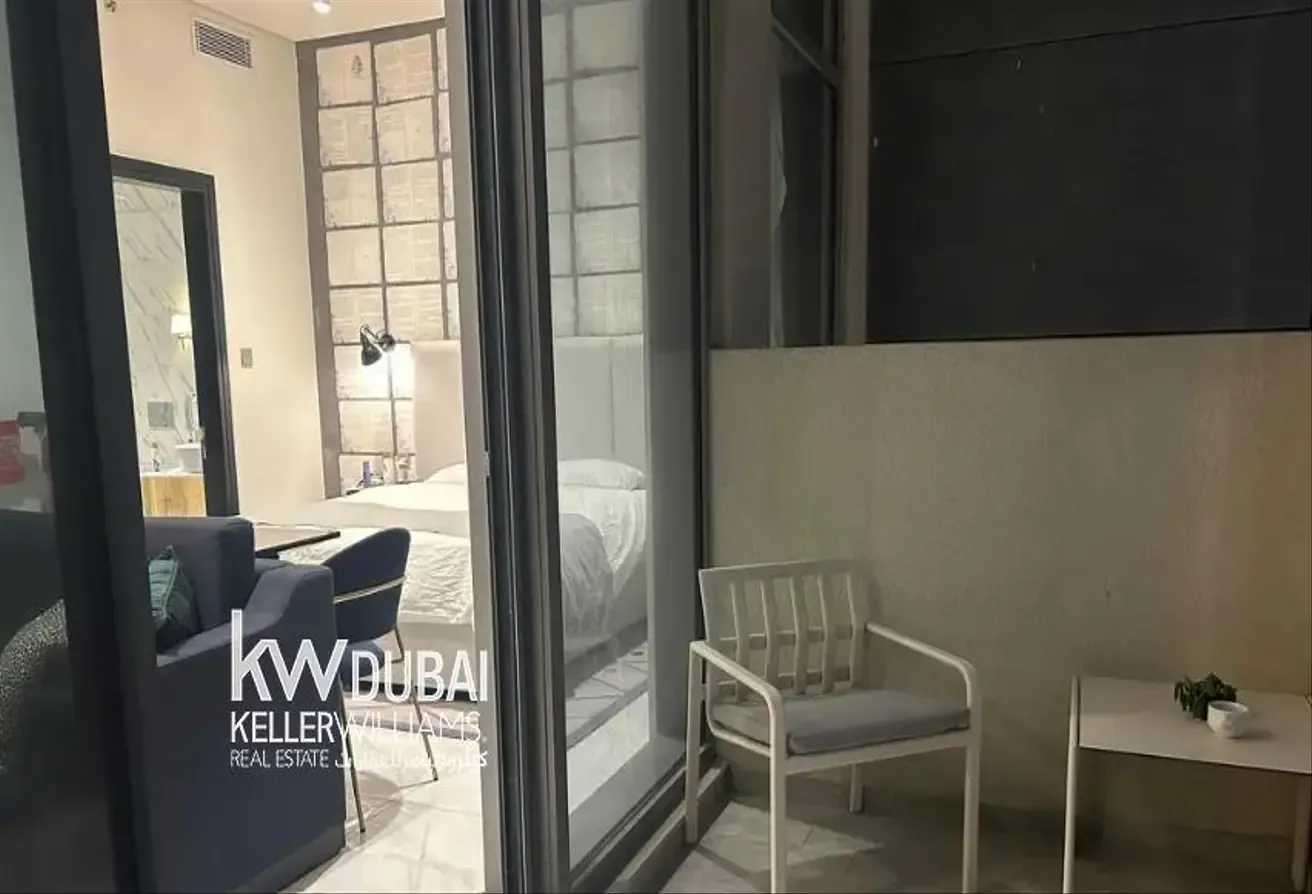 FULLY FURNISHED I HIGH FLOOR I BRIGHT LAYOUT