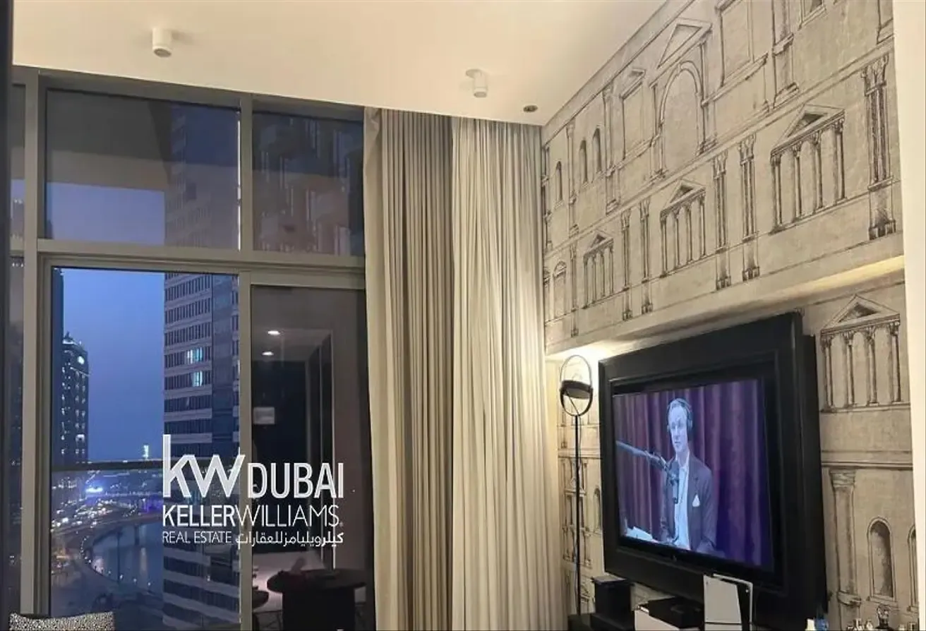 FULLY FURNISHED I HIGH FLOOR I BRIGHT LAYOUT