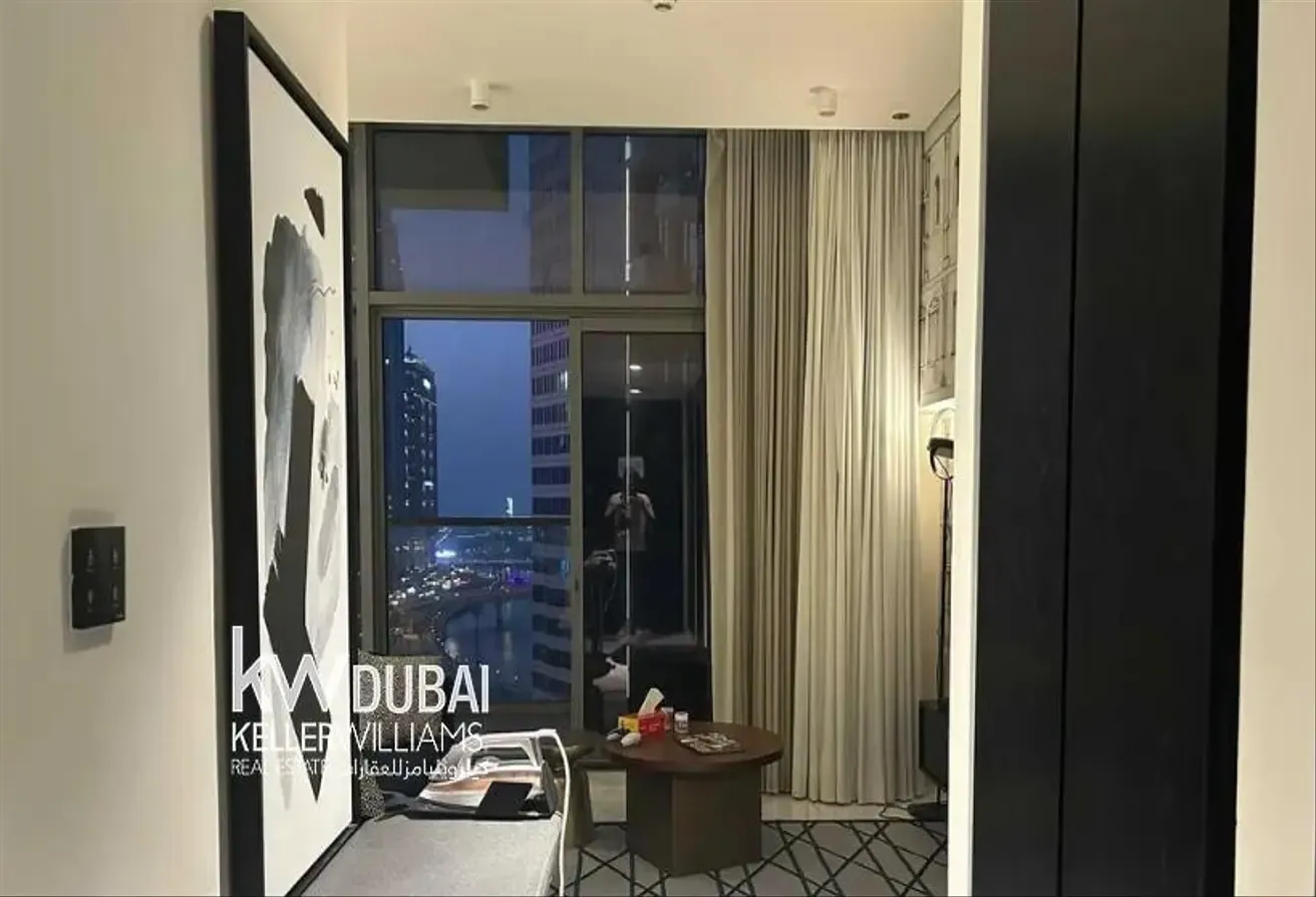 FULLY FURNISHED I HIGH FLOOR I BRIGHT LAYOUT