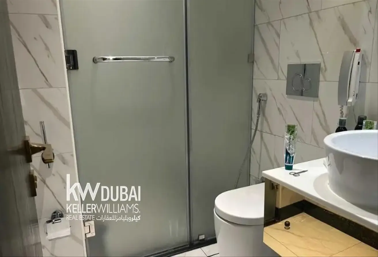 FULLY FURNISHED I HIGH FLOOR I BRIGHT LAYOUT