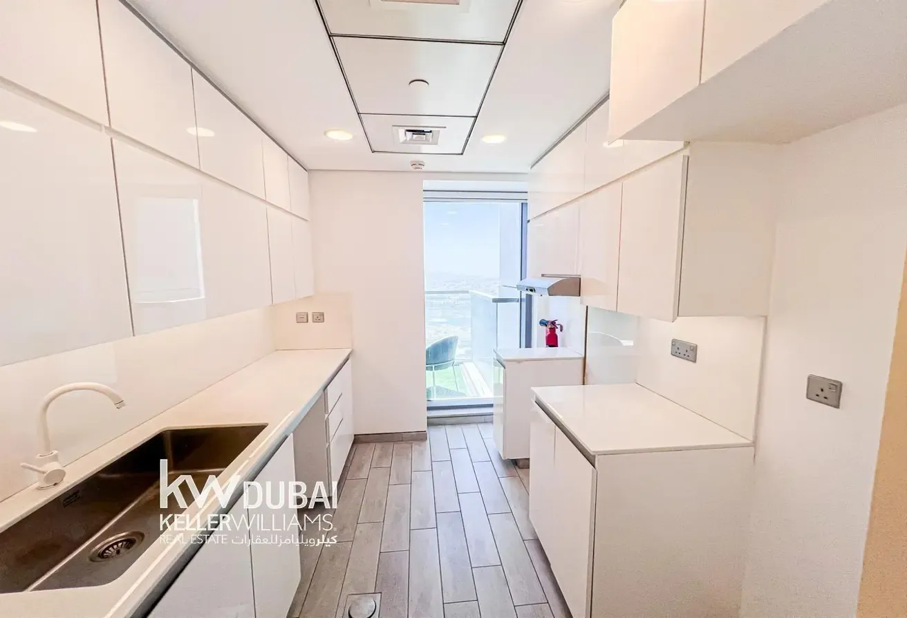 HIGH FLOOR | UNFURNISHED I BRIGHT LAYOUT