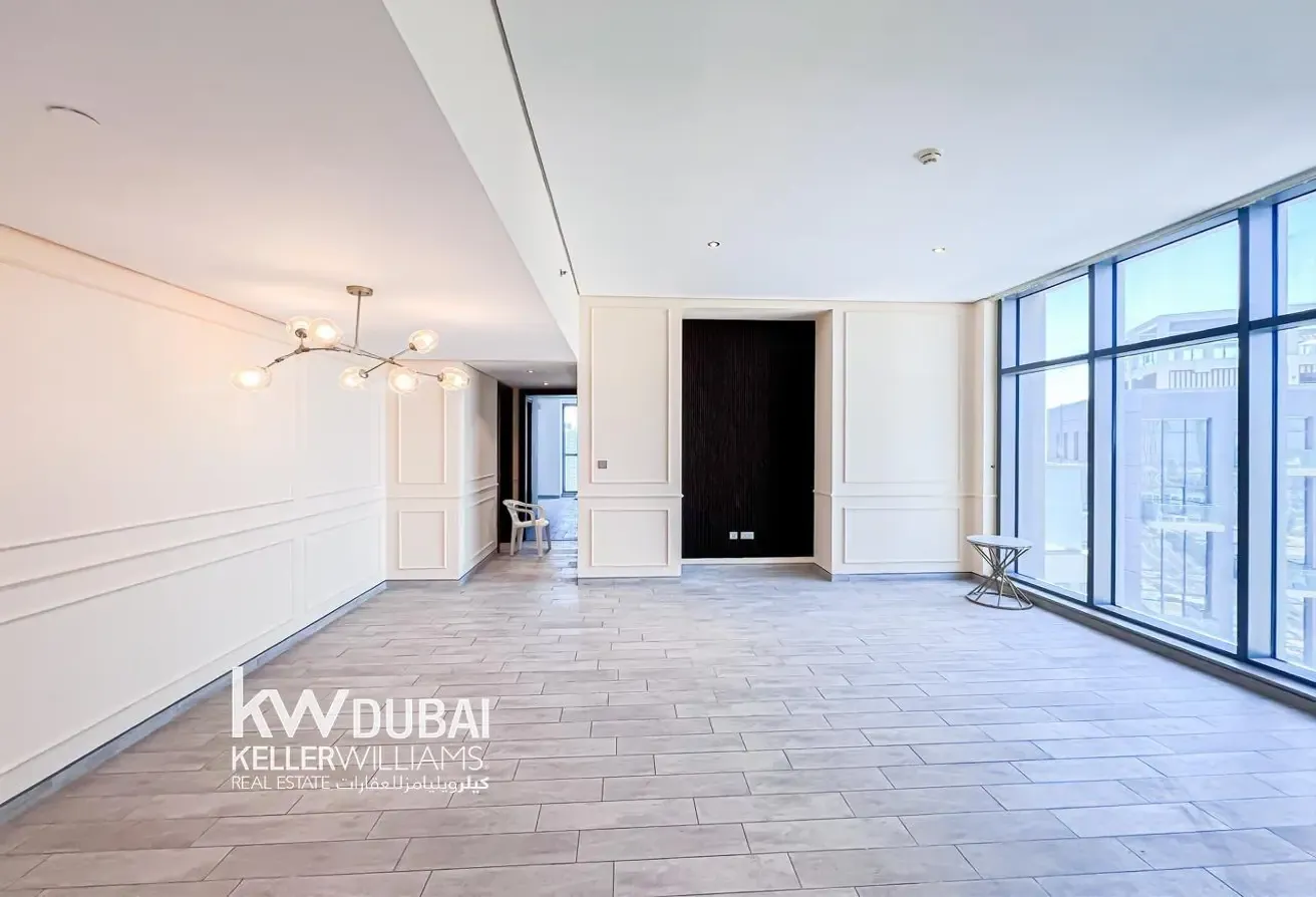 HIGH FLOOR | UNFURNISHED I BRIGHT LAYOUT
