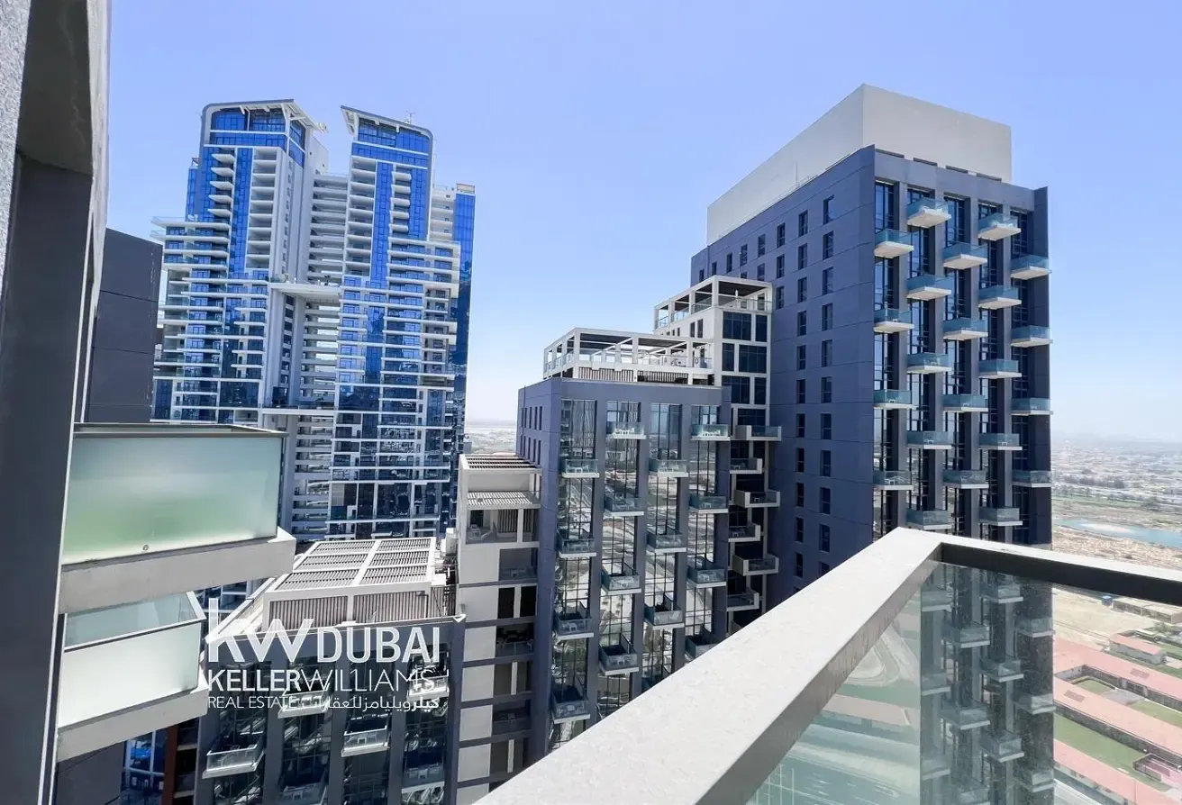 HIGH FLOOR | UNFURNISHED I BRIGHT LAYOUT