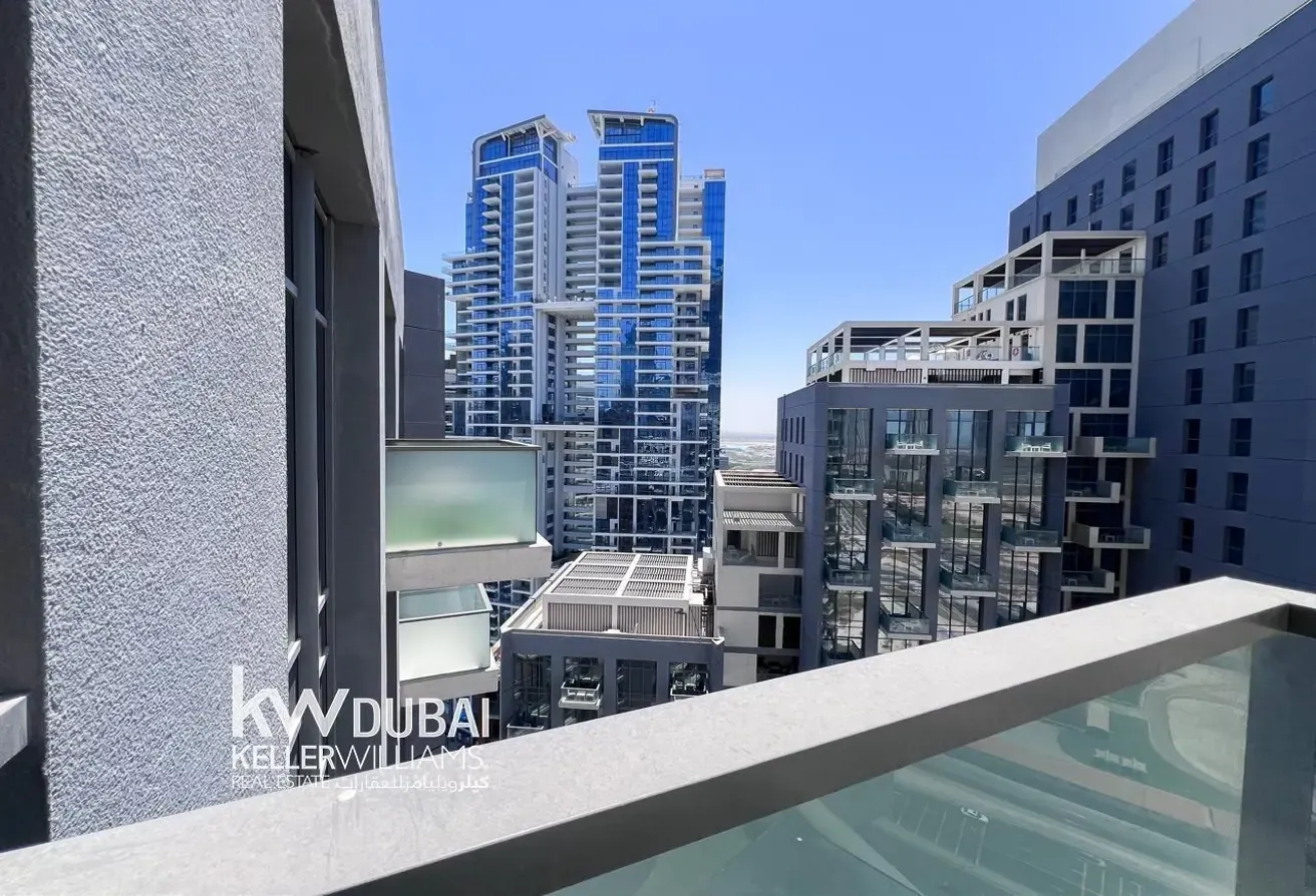 HIGH FLOOR | UNFURNISHED I BRIGHT LAYOUT