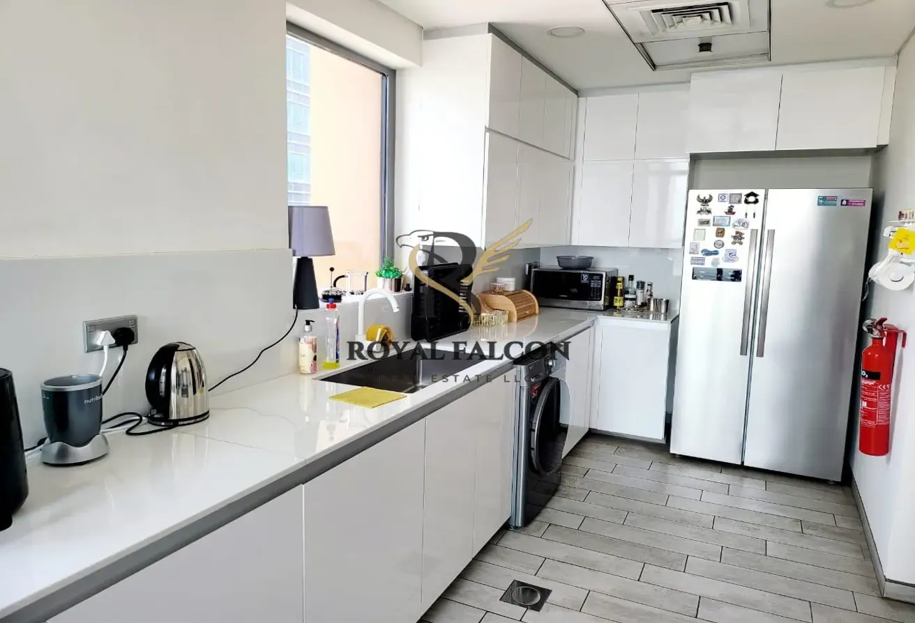 FULL CANAL AND STABLE VIEW| HIGH FLOOR| UNFURNISH