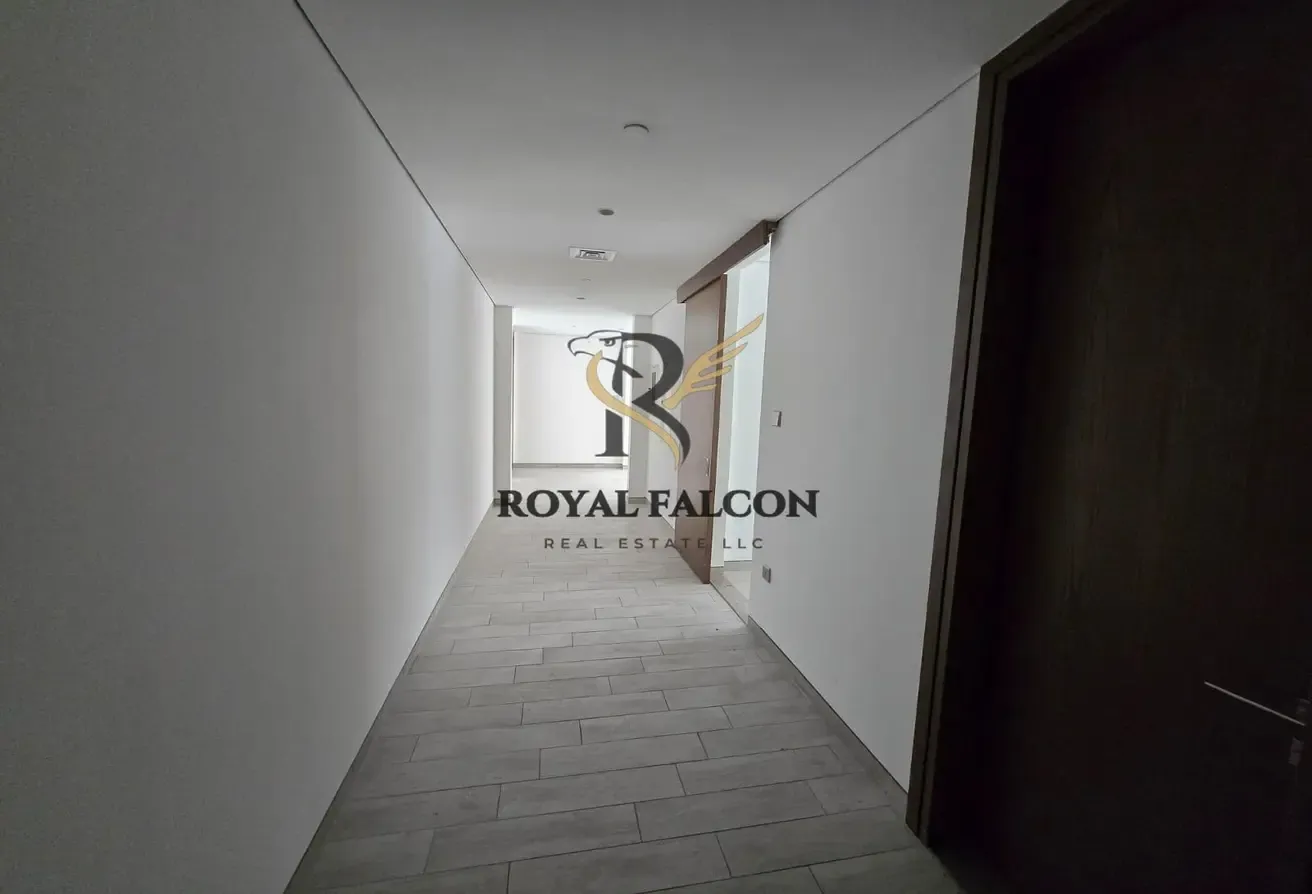 FULL CANAL AND STABLE VIEW| HIGH FLOOR| UNFURNISH