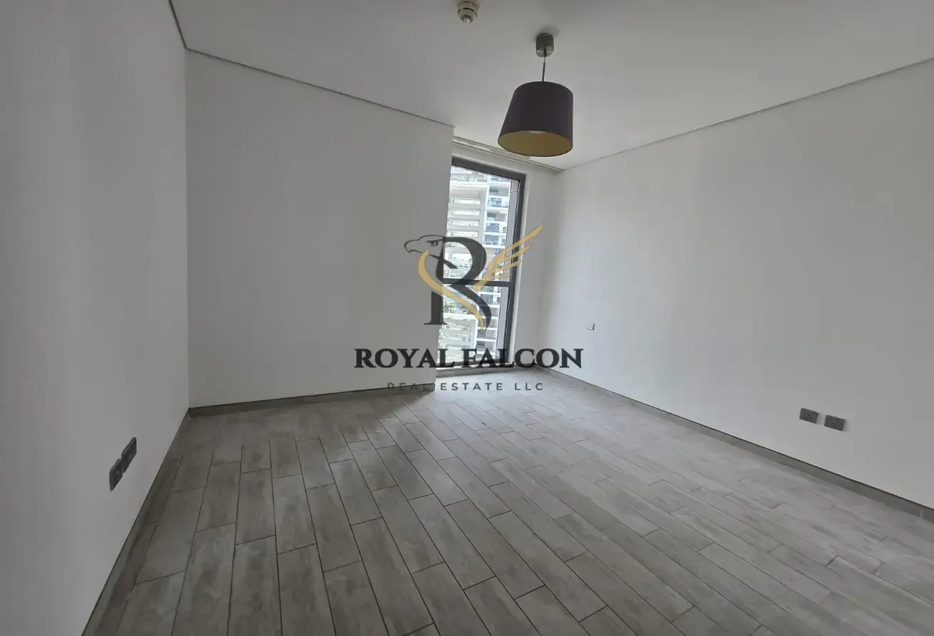 FULL CANAL AND STABLE VIEW| HIGH FLOOR| UNFURNISH
