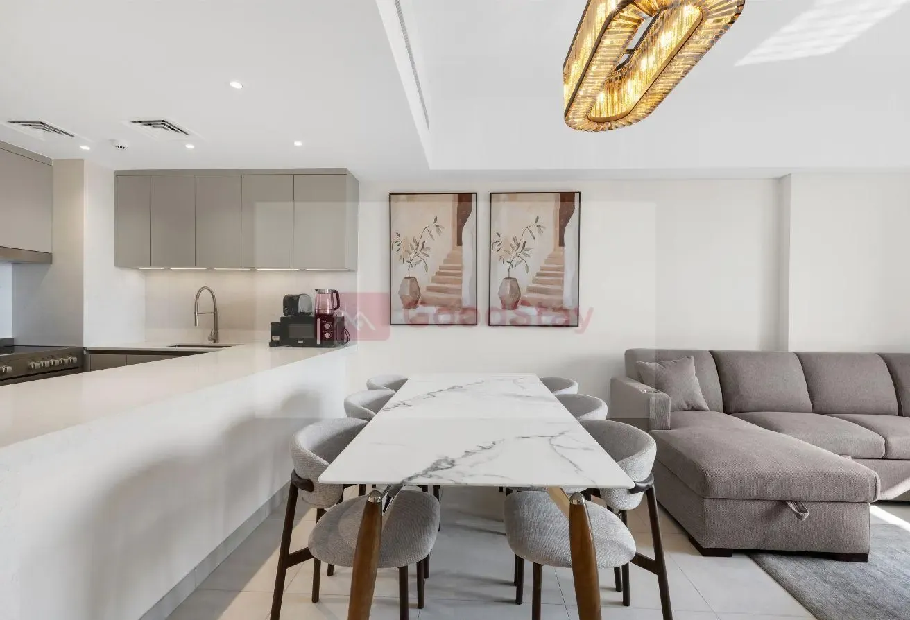 Stylish Fully-Equipped 2BDR, Gym & Pool Access
