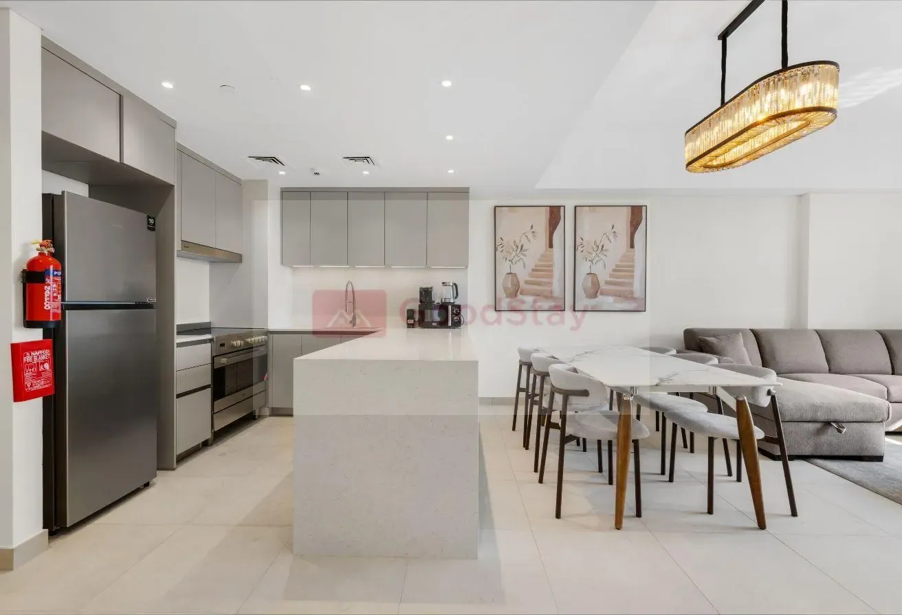 Stylish Fully-Equipped 2BDR, Gym & Pool Access
