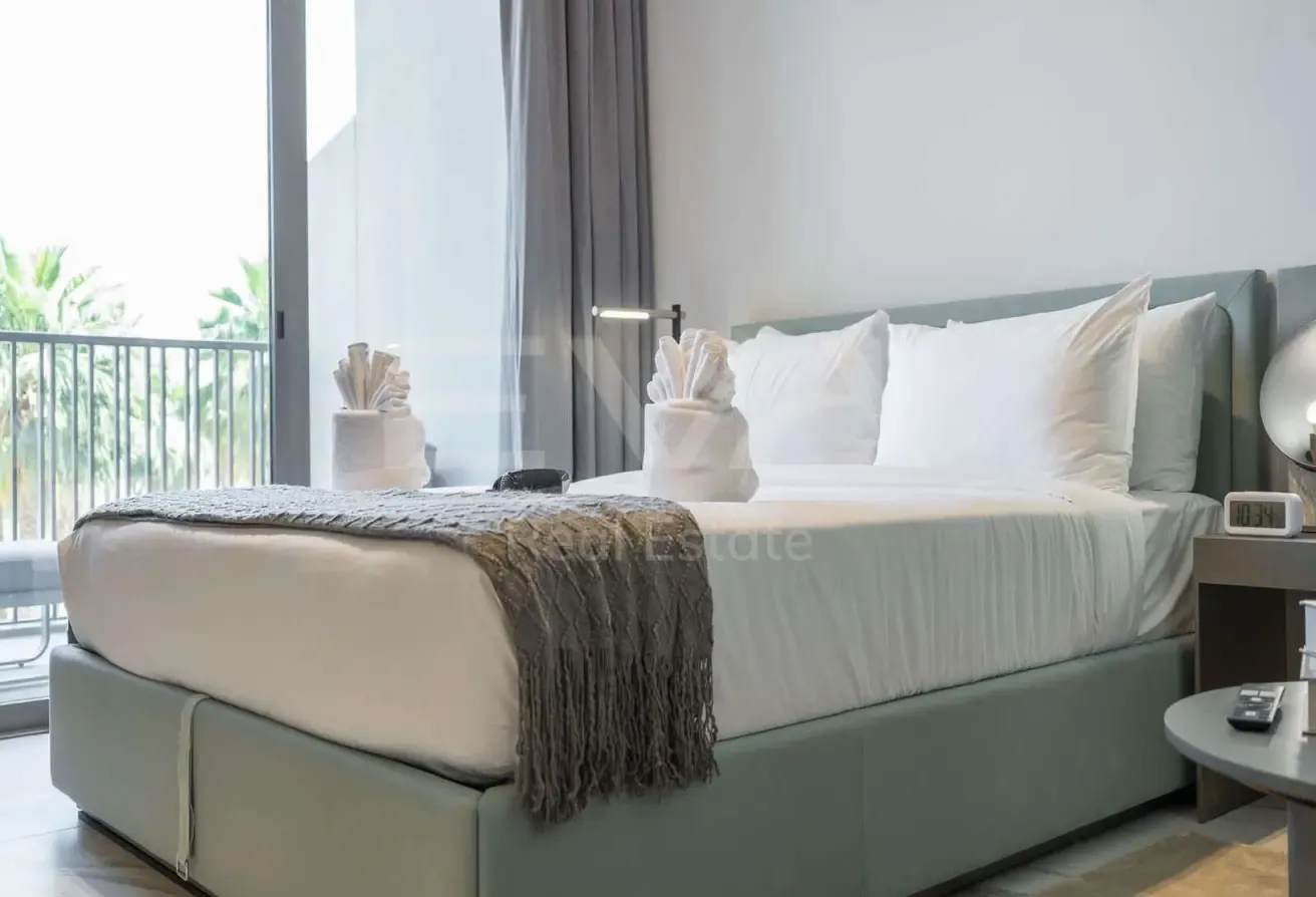 FULLY FURNISHED | COMMUNITY VIEW | VACANT