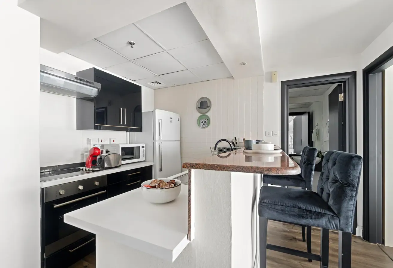 SUMMER DEAL | ALL BILLS INCLUDED I NEAR METRO