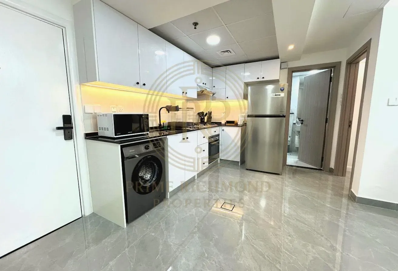 Fully Furnished & Upgraded | Balcony & City View