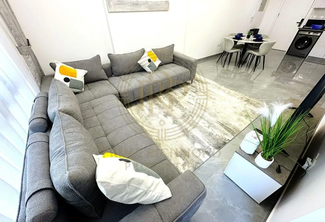 Fully Furnished & Upgraded | Balcony & City View